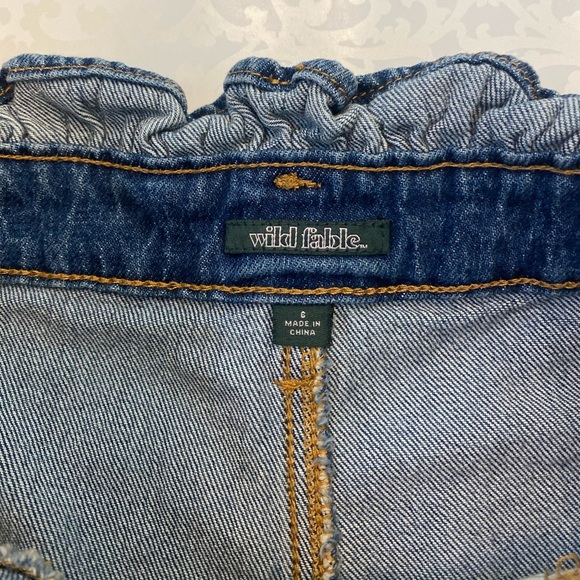 High-Rise, Button Front, Paper Bag Shorts - Picture 5 of 6